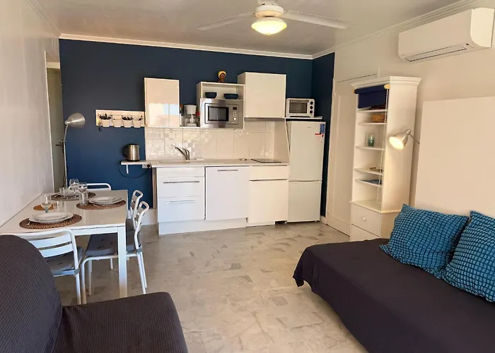 Peaceful La Pinede For Couple Апартаменты